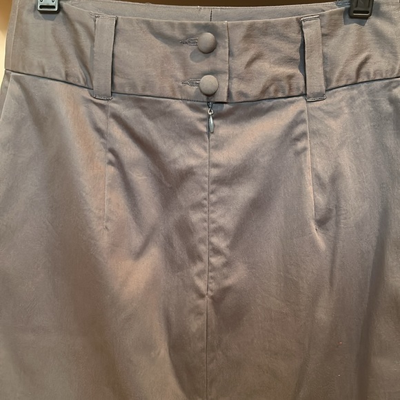 Banana Republic: Versatile Grey Stretch Pencil Skirt Size 4. 15% off 2+ bundle - Picture 2 of 3
